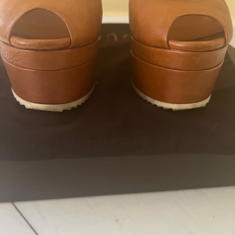 Athletic Gucci shoes - Picture 2 of 8